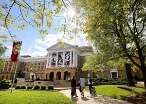 Đại học Wisconsin - Bước đệm chuyển tiếp thành công vào đại học Top 50 tại Mỹ